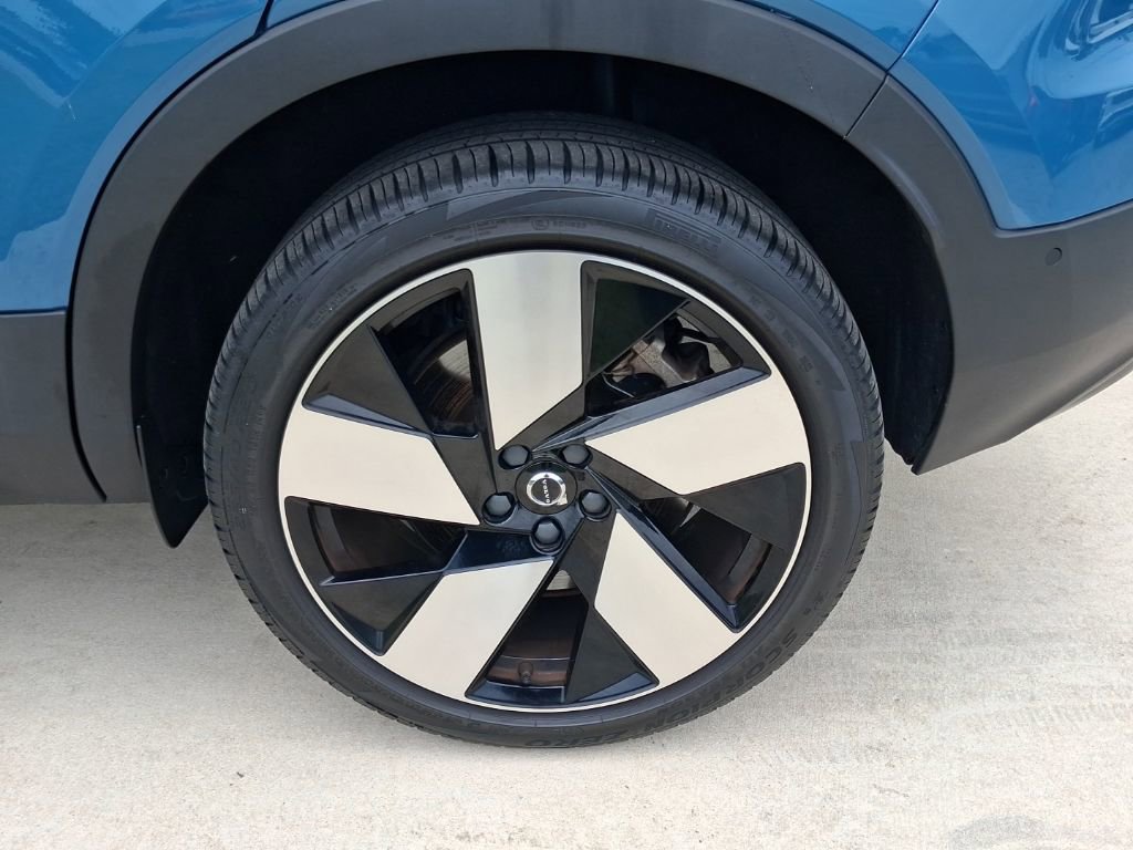Used 2023 Volvo XC40 Recharge Plus AWD/4WD image 4
