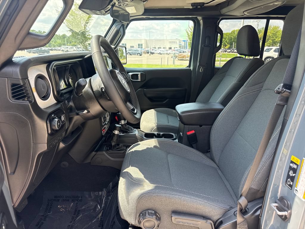 Used 2025 Jeep Wrangler Unlimited Sport AWD/4WD image 12