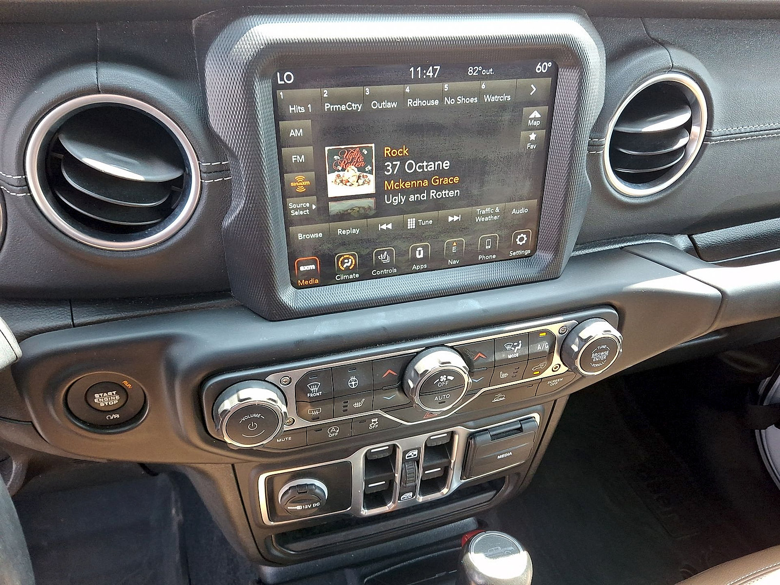 Used 2020 Jeep Gladiator Overland AWD/4WD image 14