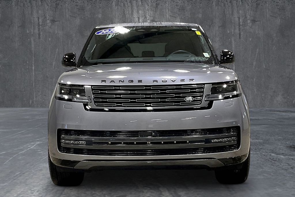 Used 2024 Land Rover Range Rover SE image 2