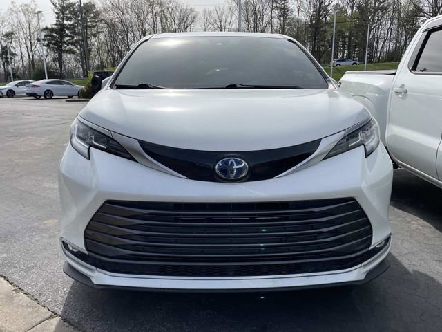 Used 2021 Toyota Sienna Limited image 7