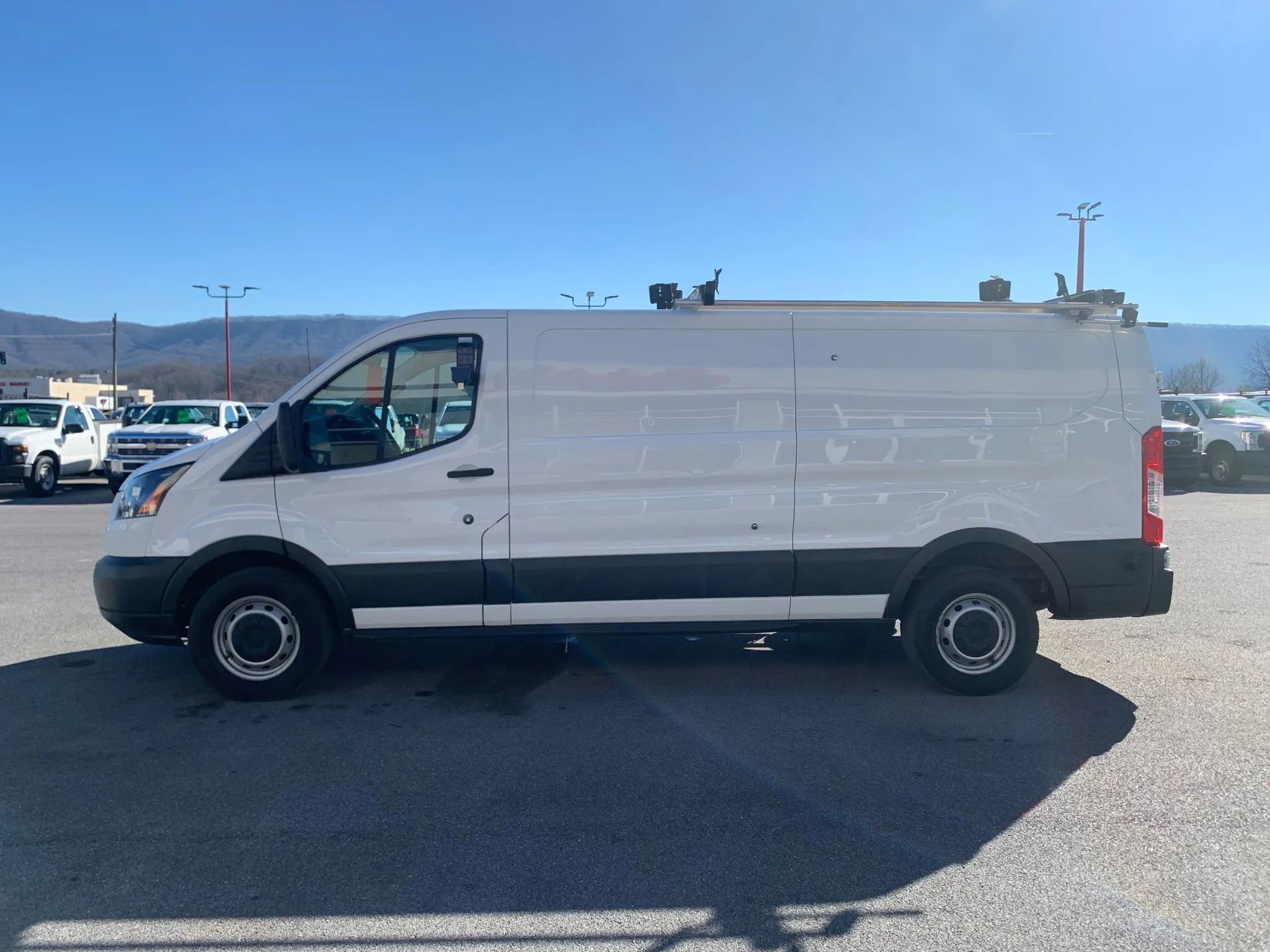 Used 2017 Ford Transit 250 148 Low Roof RWD image 5