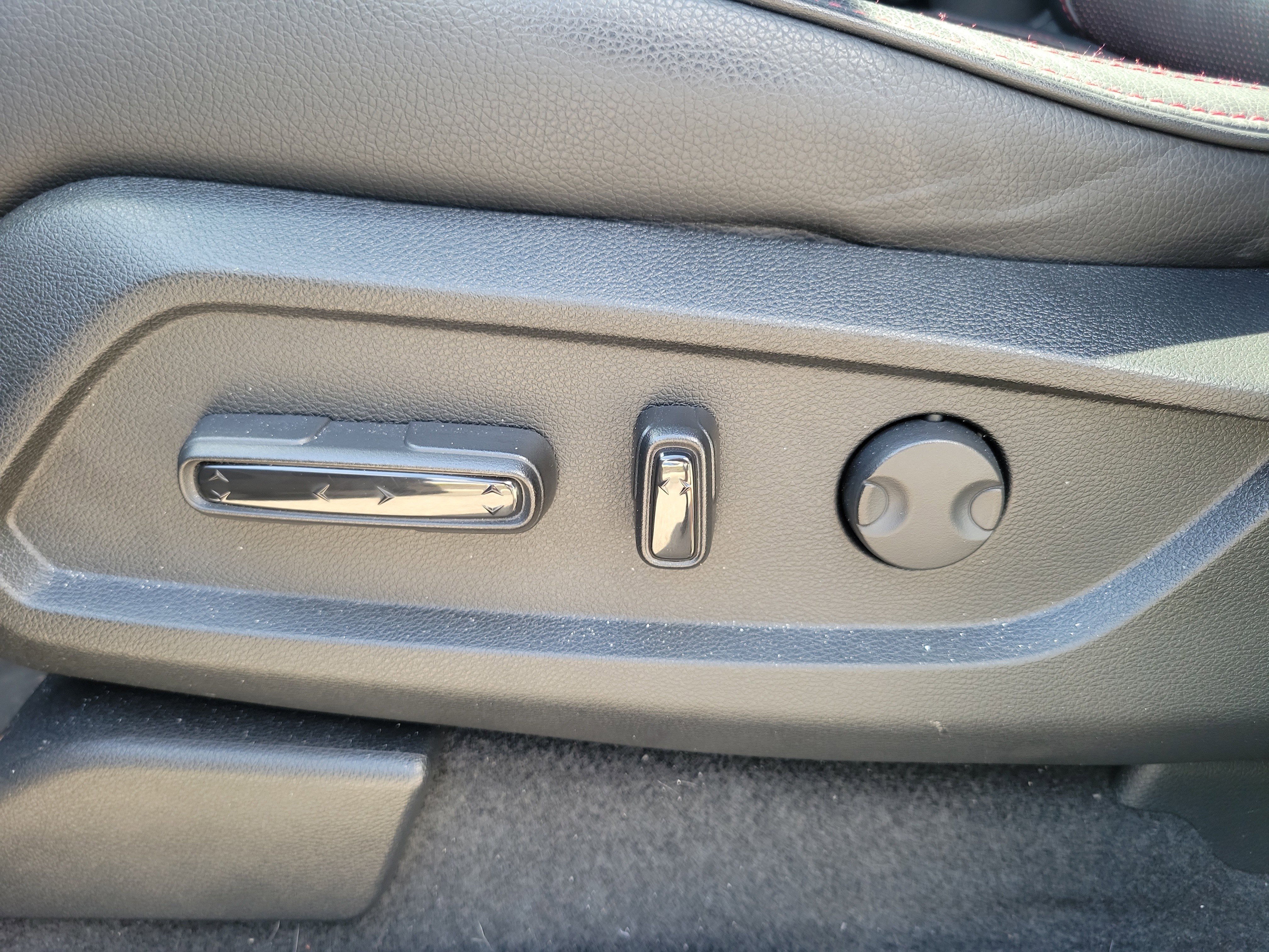 Certified 2025 Honda Pilot Black Edition image 24