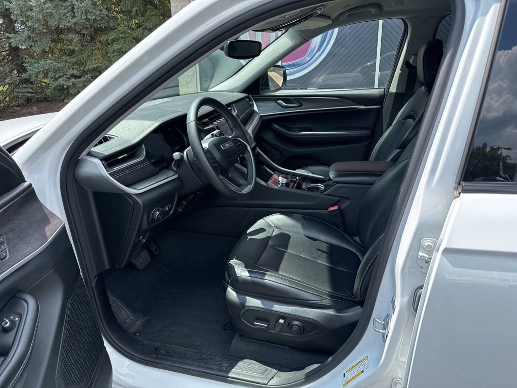 Used 2023 Jeep Grand Cherokee Limited image 22