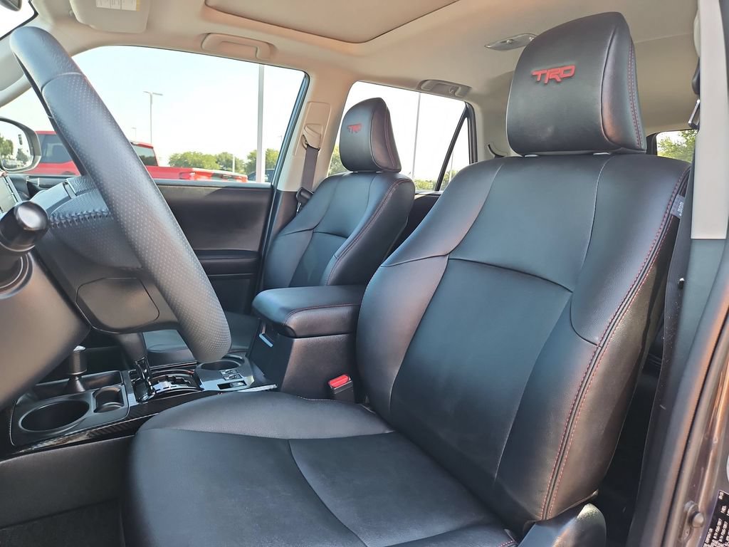 Used 2021 Toyota 4Runner Venture w/ Moonroof Package AWD/4WD image 13