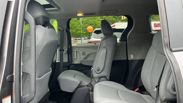 Certified 2021 Toyota Sienna XLE AWD/4WD image 19