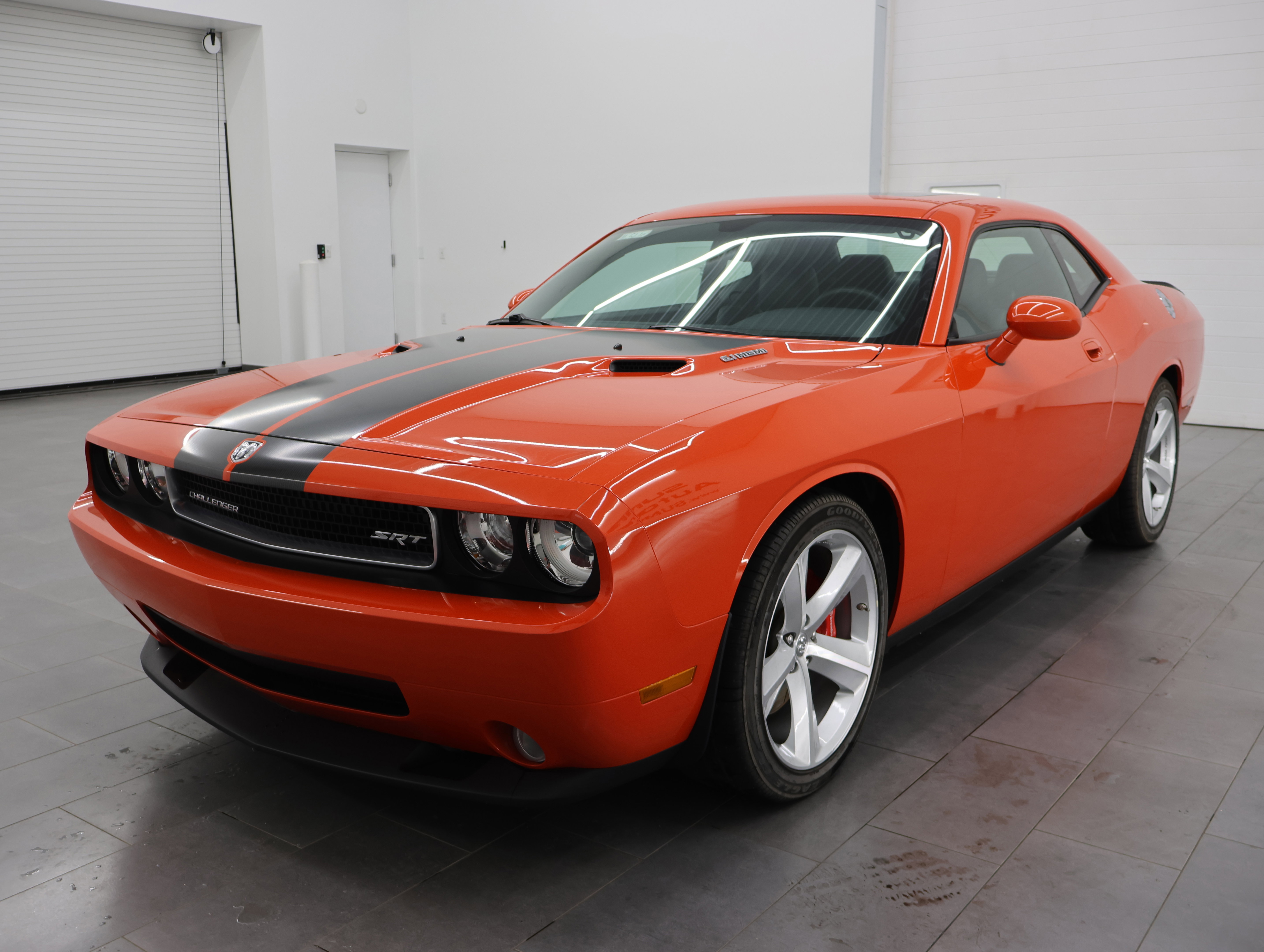 Used 2009 Dodge Challenger SRT8 w/ SRT Option Group II RWD image 7