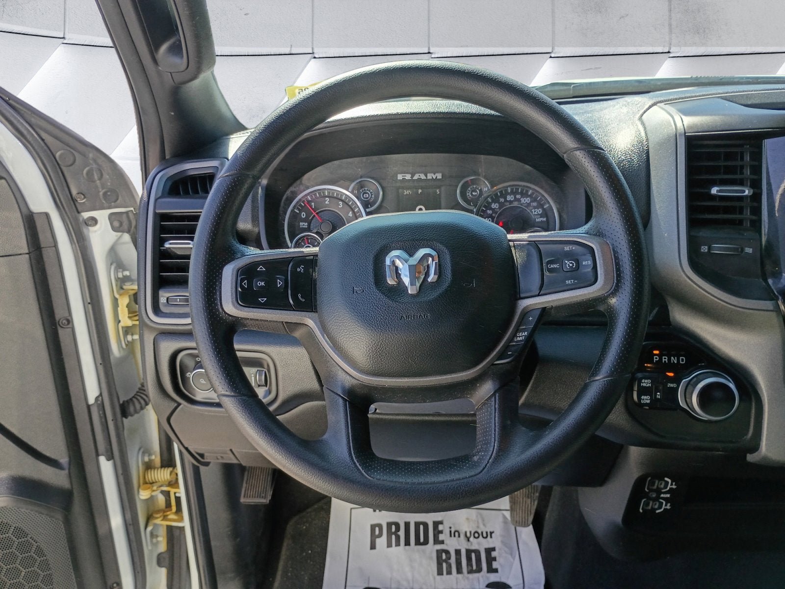 Used 2024 RAM 2500 Tradesman w/ Chrome Appearance Group image 13