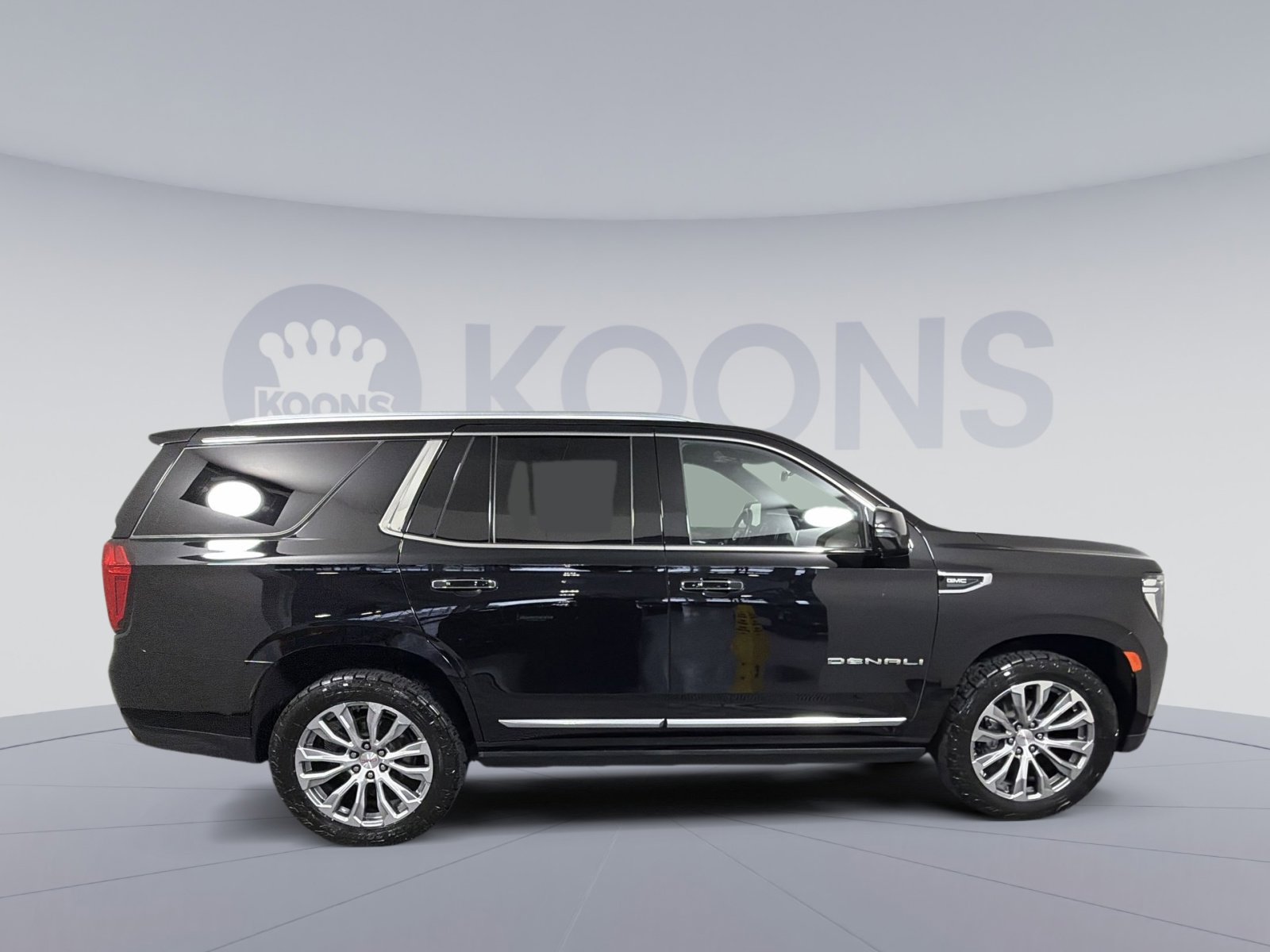 Used 2022 GMC Yukon Denali w/ Denali Premium Package image 8