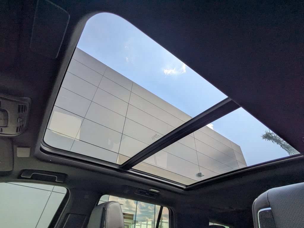 Used 2023 Cadillac Escalade Premium Luxury RWD image 20