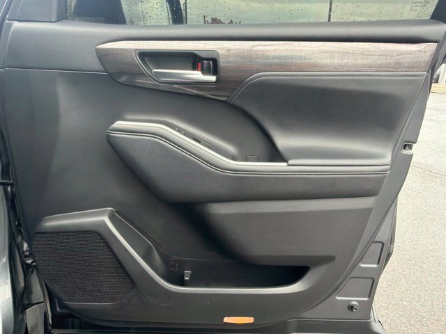 Used 2021 Toyota Highlander Platinum AWD/4WD image 9