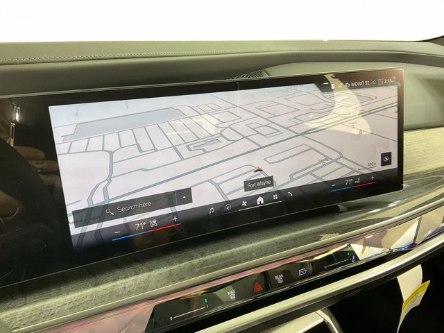 Used 2025 BMW 750e xDrive AWD/4WD image 15