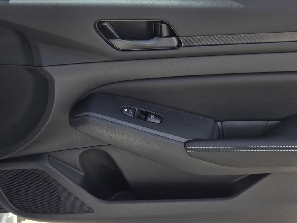 New 2026 Nissan Altima 2.5 SV FWD image 8