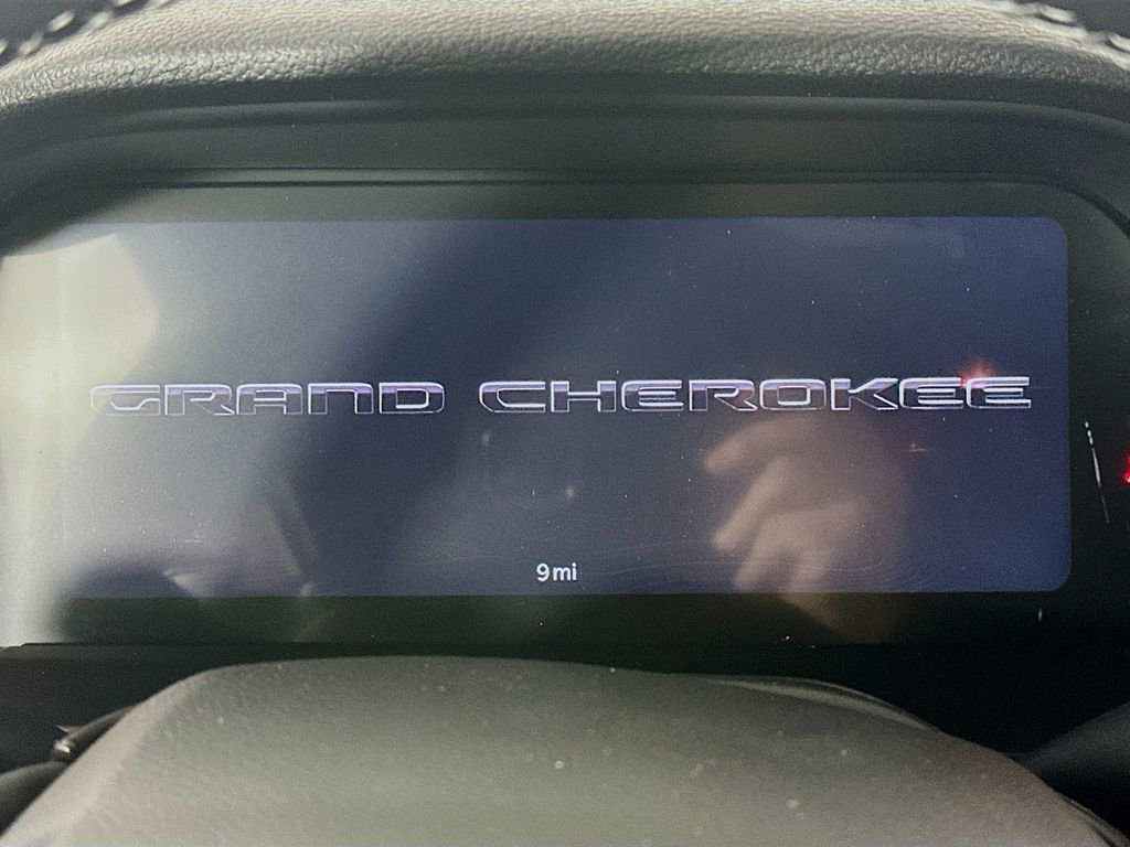 New 2025 Jeep Grand Cherokee Laredo X AWD/4WD image 11