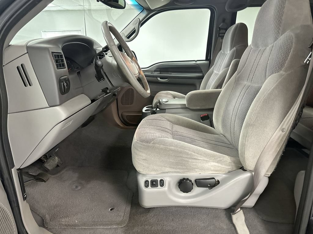 Used 2000 Ford Excursion XLT RWD image 10