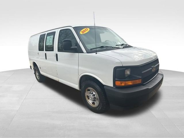 Used 2017 Chevrolet Express 2500 image 3