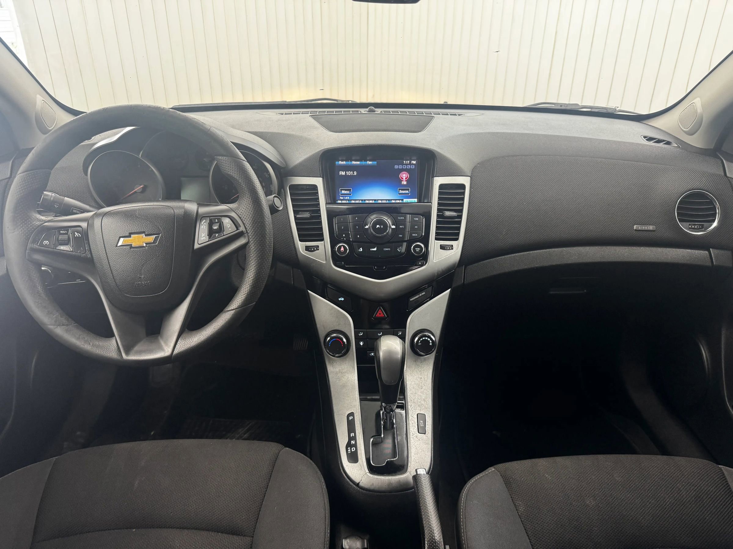Used 2016 Chevrolet Cruze LT w/ Technology Package image 14