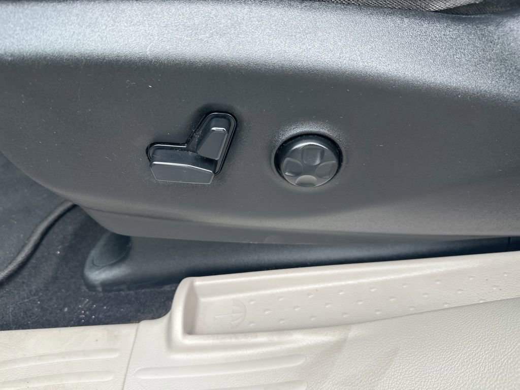 Used 2018 Chrysler Pacifica Touring w/ Tire & Wheel Group image 17