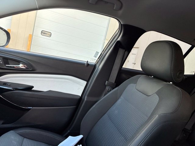 Used 2024 Chevrolet Trax LT w/ Driver Confidence Package FWD image 28