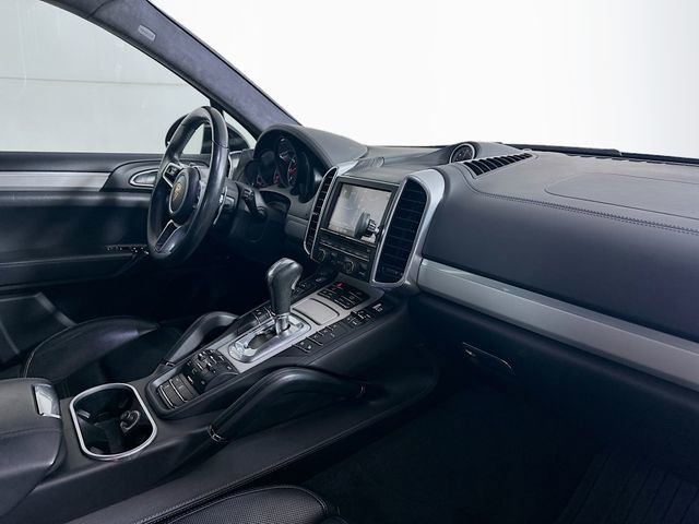 Used 2015 Porsche Cayenne Turbo image 32