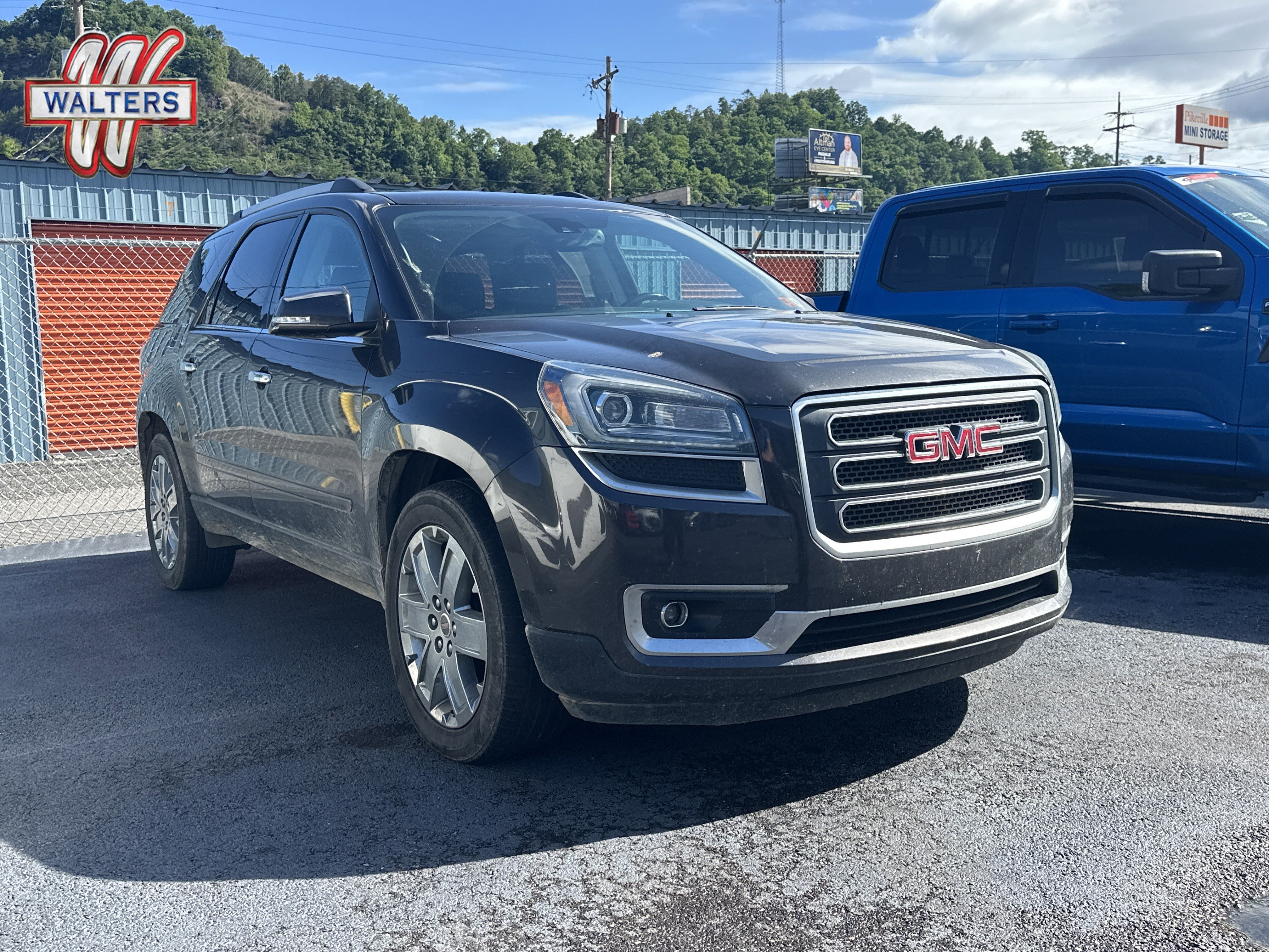 Used 2017 GMC Acadia Limited SLT AWD/4WD image 1