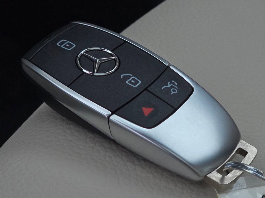 New 2026 Mercedes-Benz GLB 250 4MATIC image 37