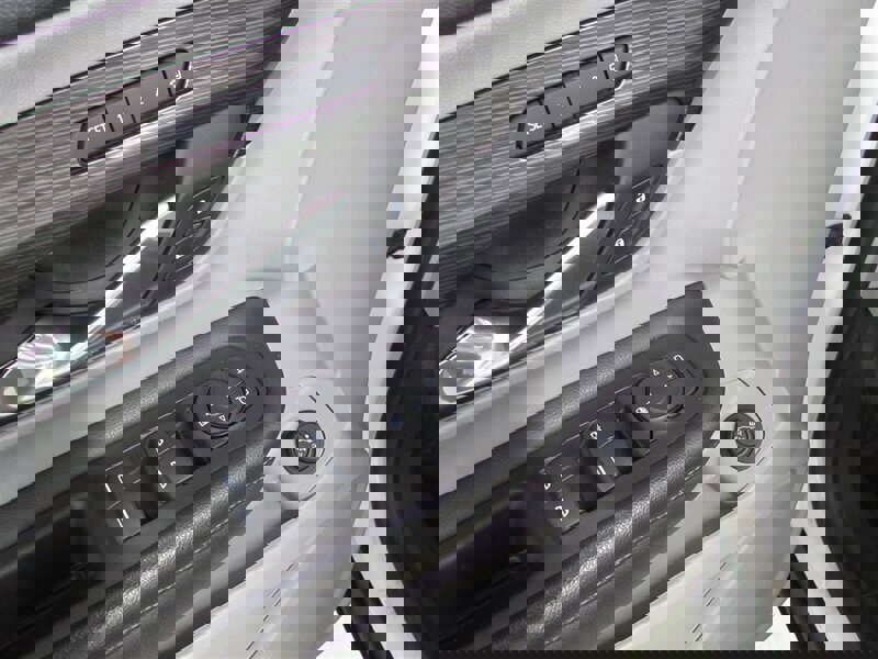 Used 2023 GMC Terrain SLT image 14