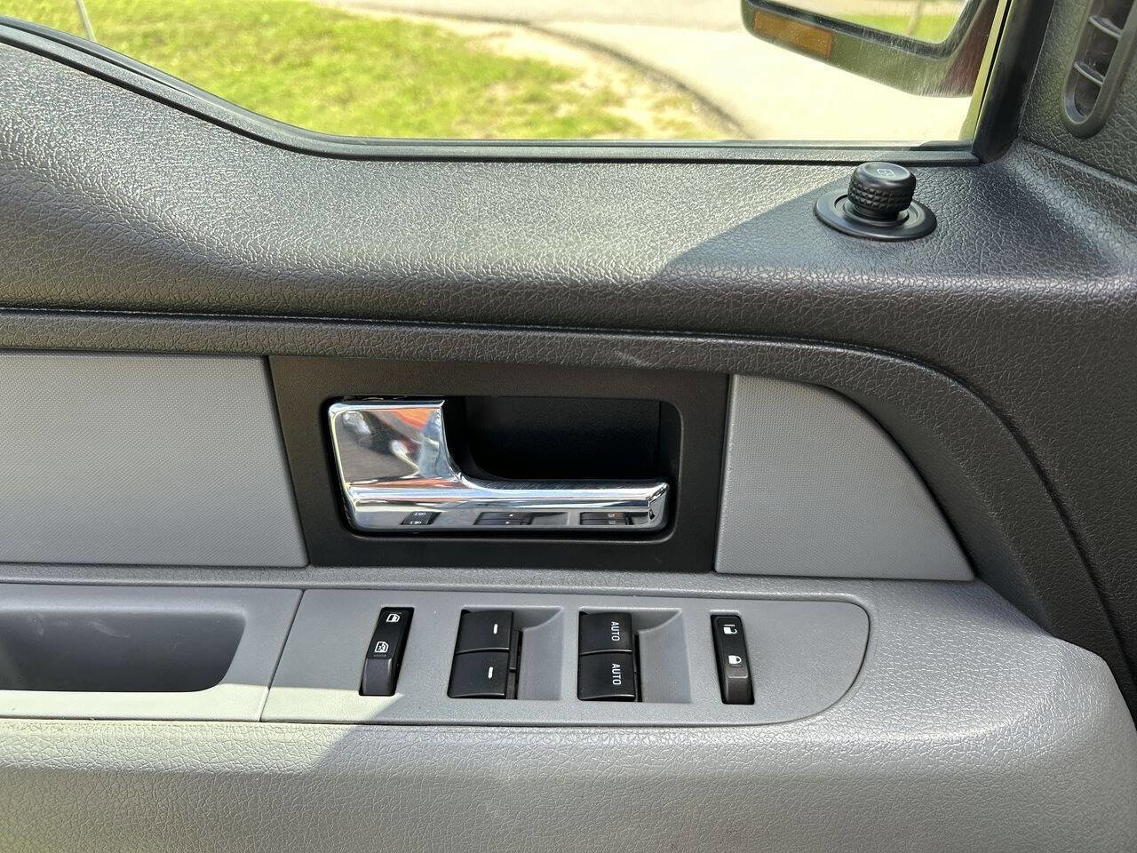 Used 2014 Ford F150 XLT w/ Equipment Group 302A Luxury image 11