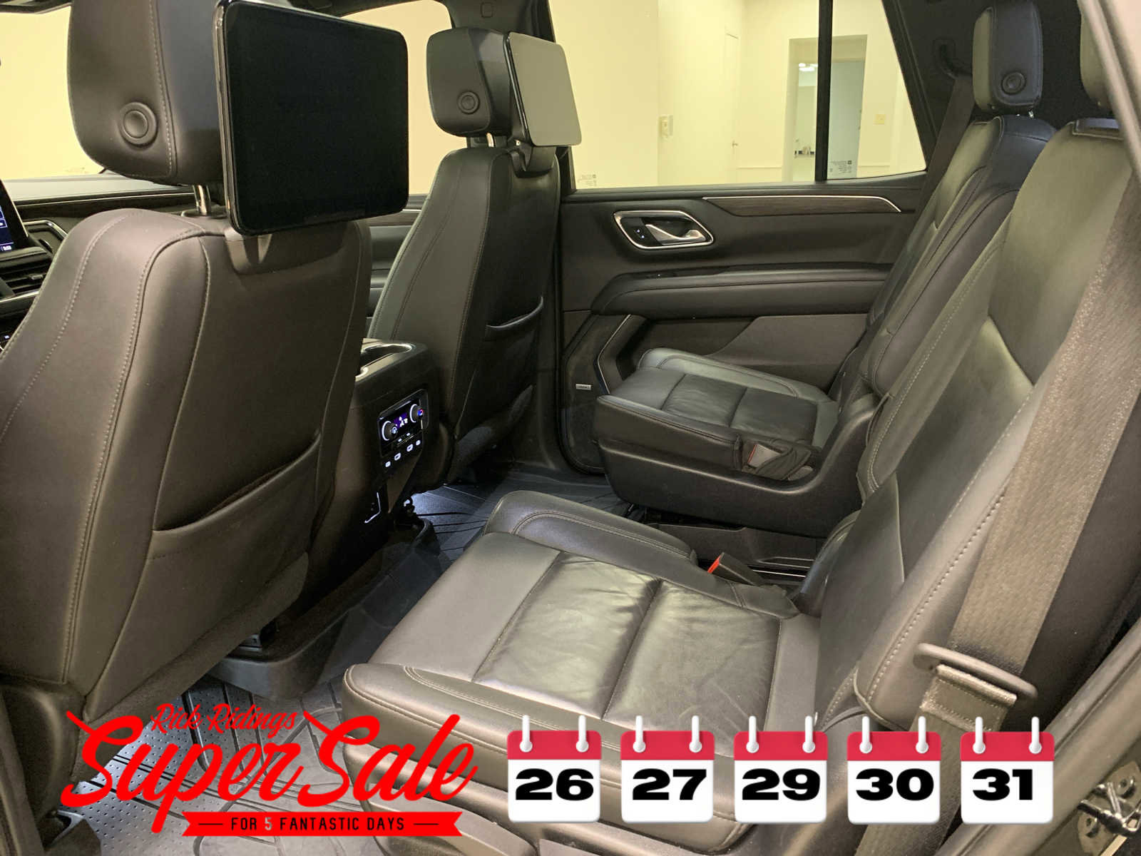 Used 2021 Chevrolet Tahoe Z71 w/ Rear Media and Nav Package image 16