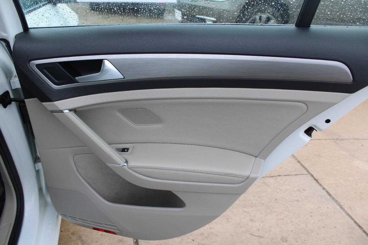 Used 2017 Volkswagen Golf Wolfsburg Edition image 5