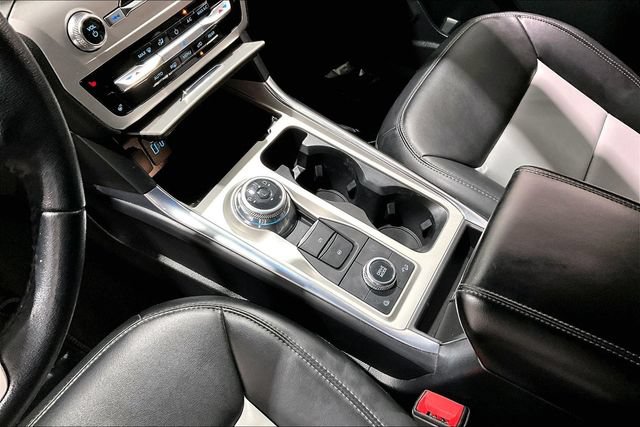 Used 2022 Ford Explorer XLT w/ XLT Sport Appearance Package AWD/4WD image 24