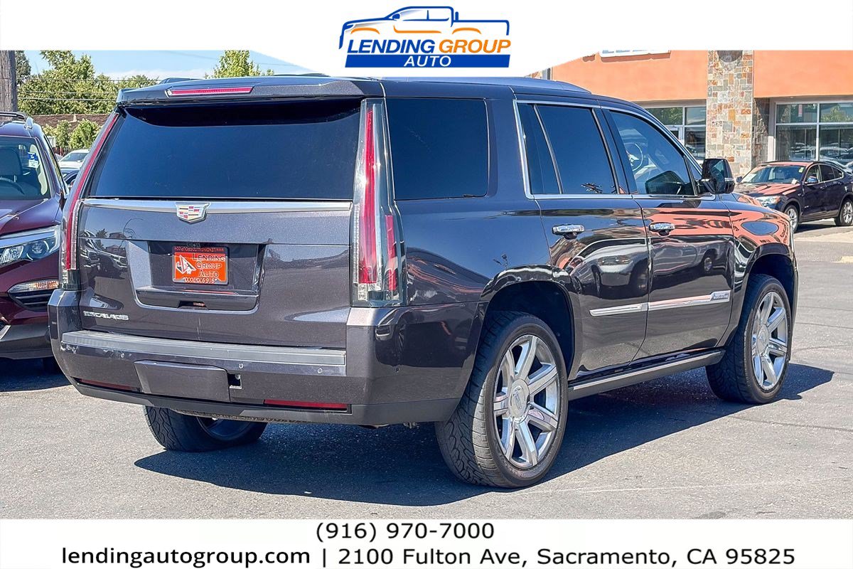Used 2017 Cadillac Escalade Premium Luxury AWD/4WD image 4