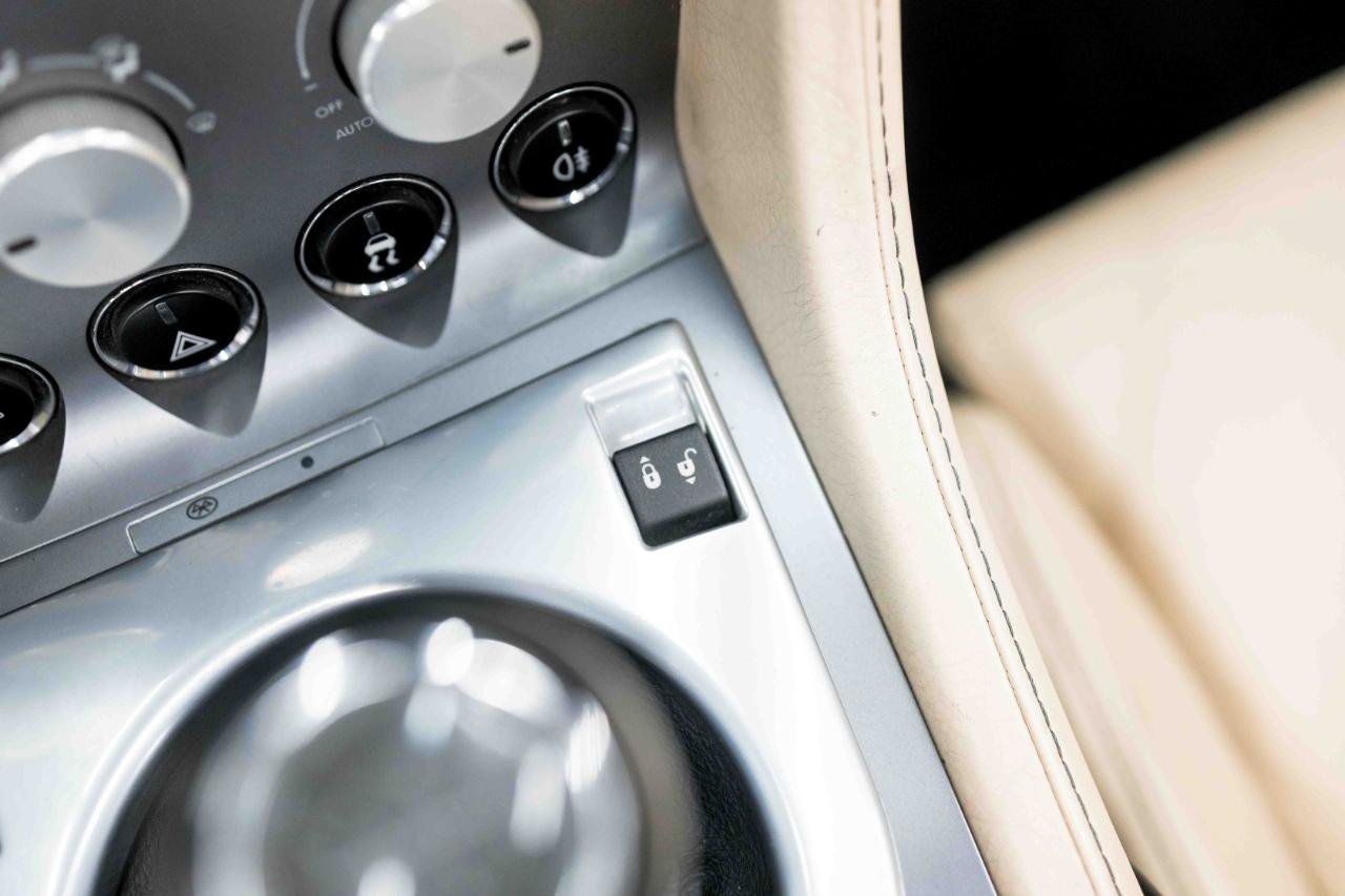 Used 2006 Aston Martin DB9 Volante RWD image 61