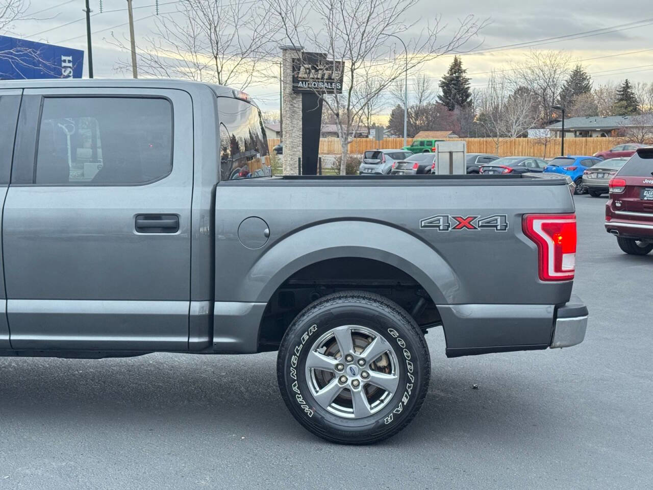 Used 2016 Ford F150 XLT w/ Trailer Tow Package image 10