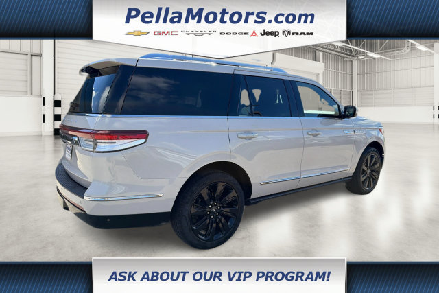 Used 2023 Lincoln Navigator Reserve AWD/4WD image 3