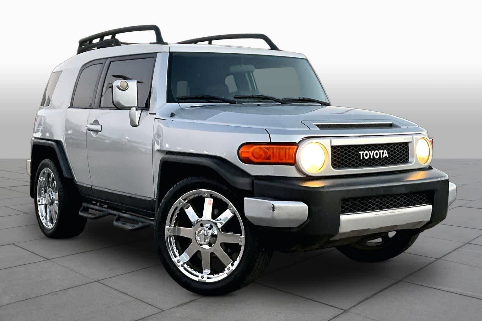Used 2008 Toyota FJ Cruiser 2WD w/ Upgrade Pkg 1 image 2