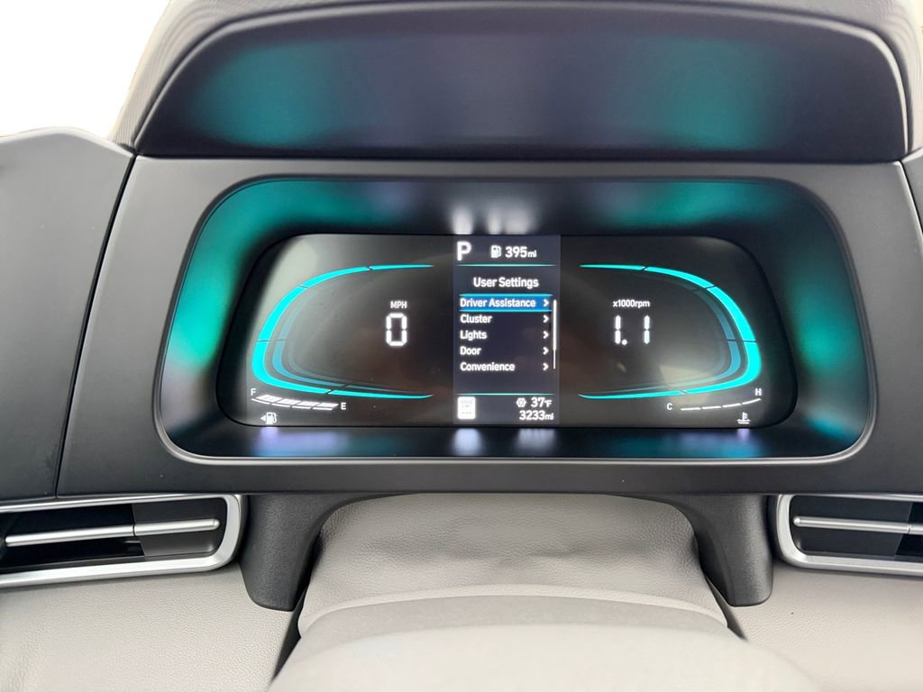 Certified 2025 Hyundai Elantra Sport image 21