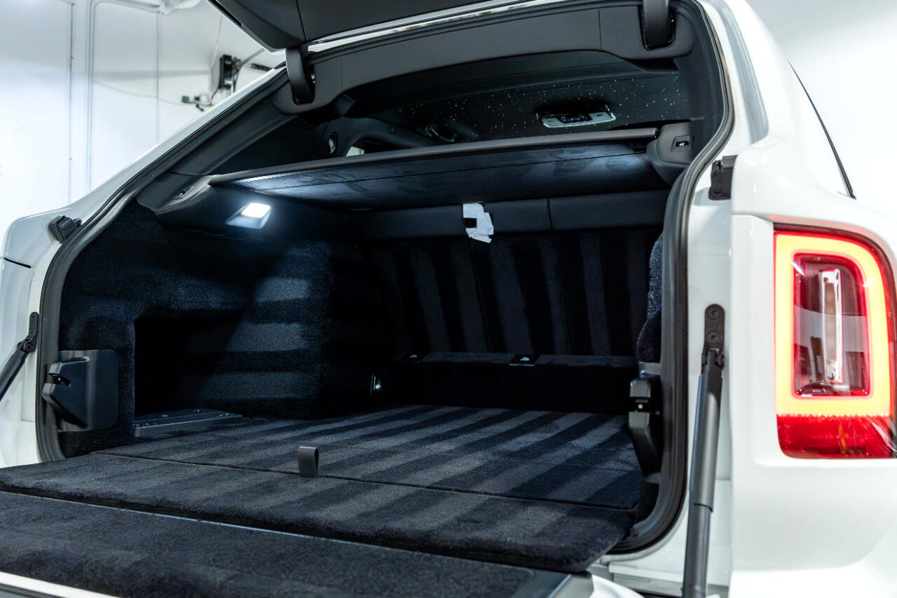 Used 2025 Rolls-Royce Cullinan Black Badge image 28