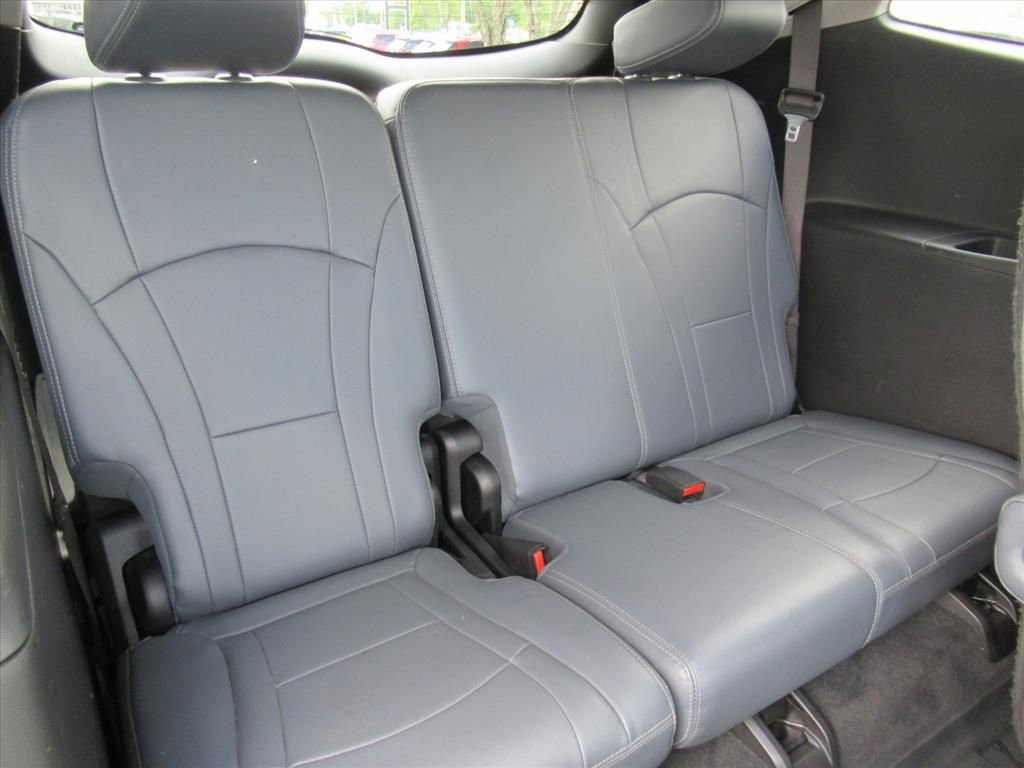 Used 2019 Buick Enclave Essence w/ LPO, Sport Appearance Package image 33