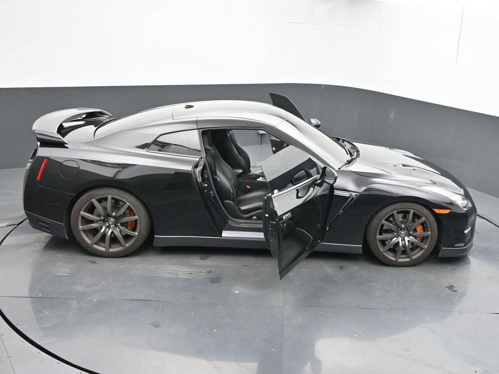 Used 2014 Nissan GT-R Premium image 62