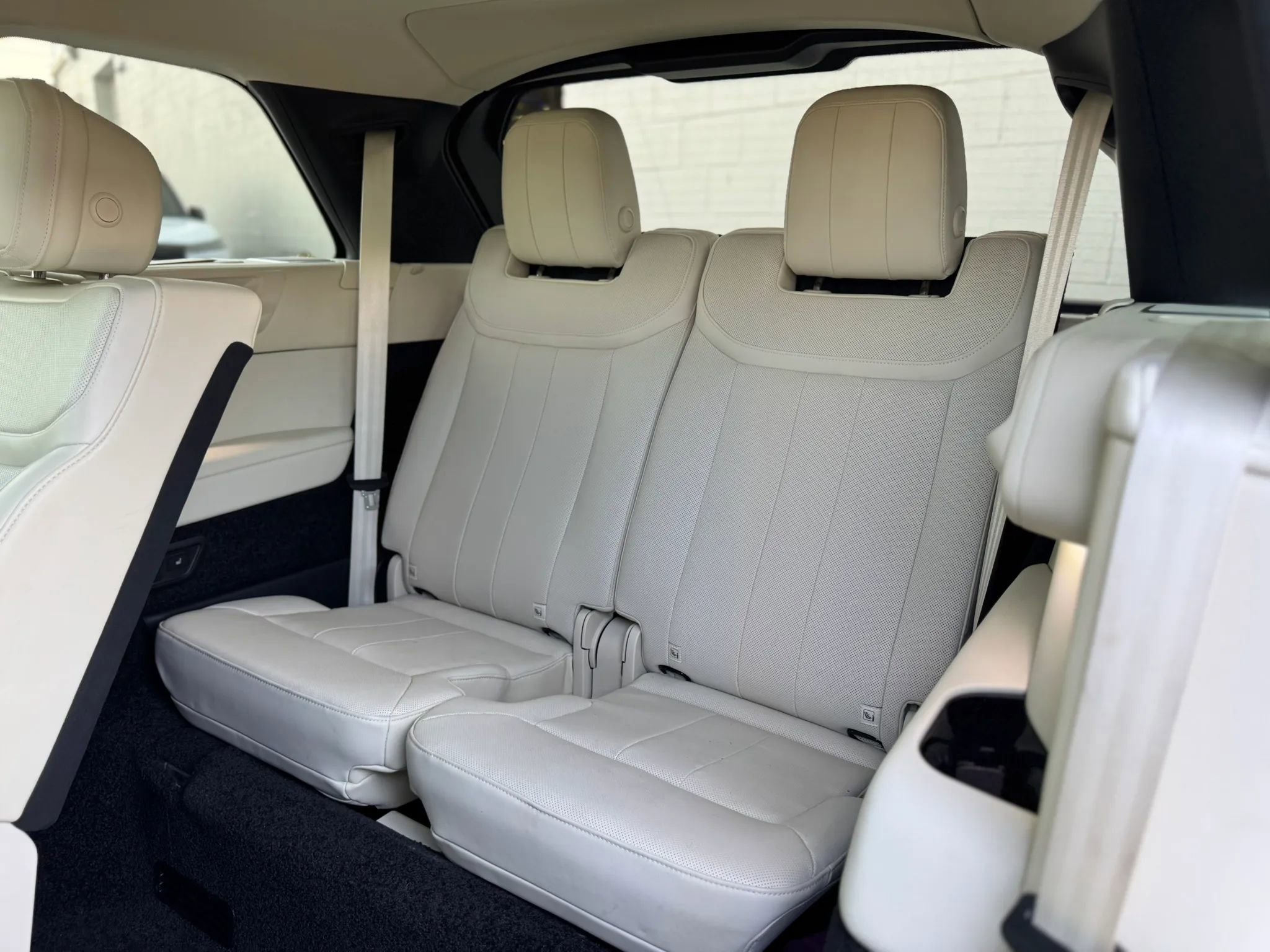 Used 2025 Land Rover Range Rover Long Wheelbase SE image 25