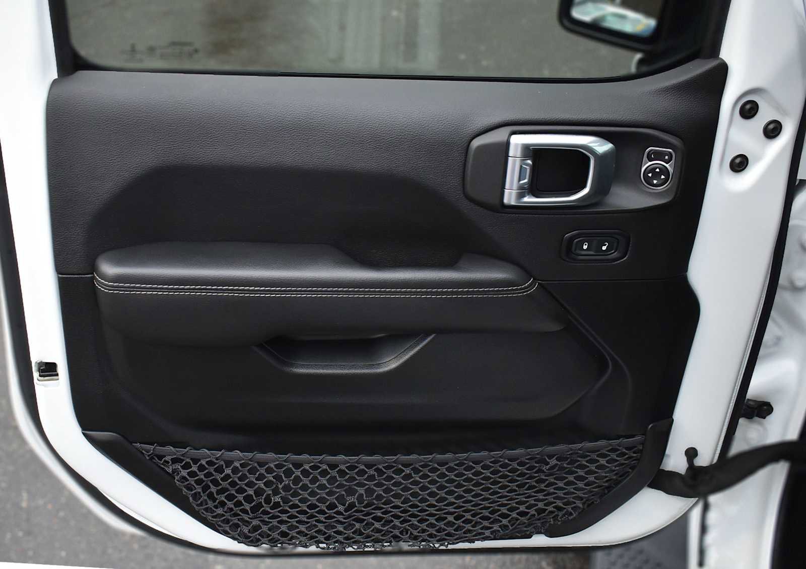 Used 2023 Jeep Wrangler Unlimited Sahara image 30