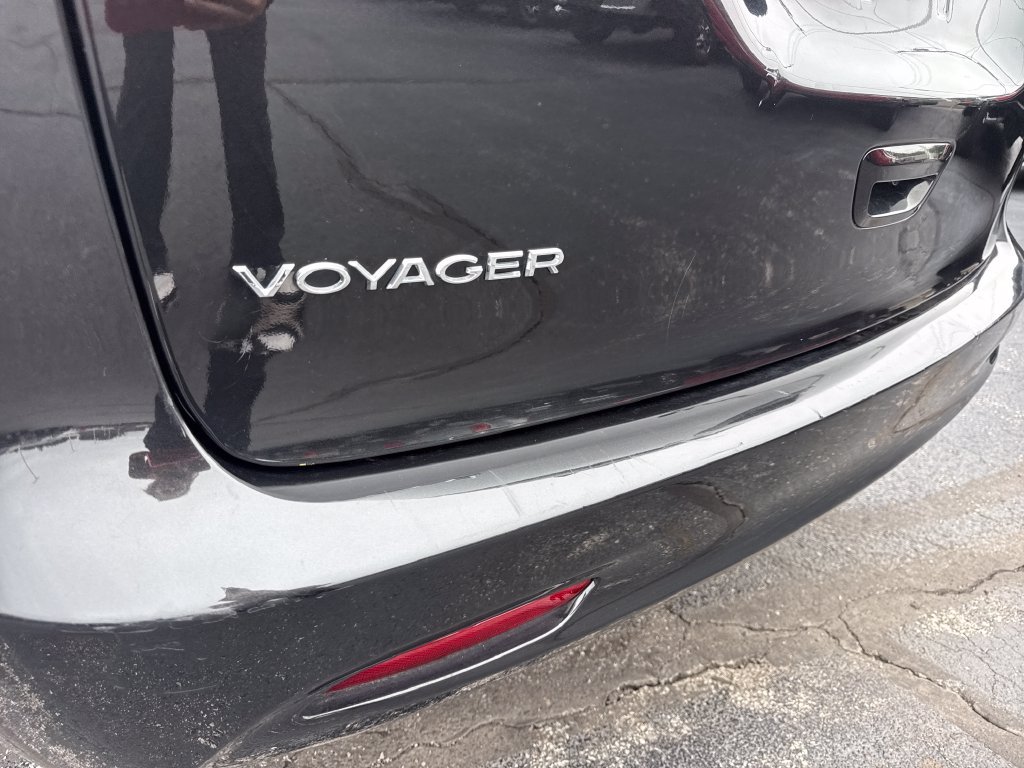 Used 2023 Chrysler Voyager LX FWD image 12