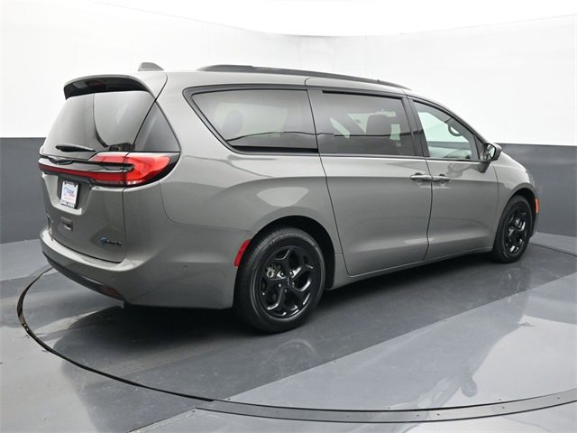 Used 2021 Chrysler Pacifica Touring-L w/ S Appearance Package image 5