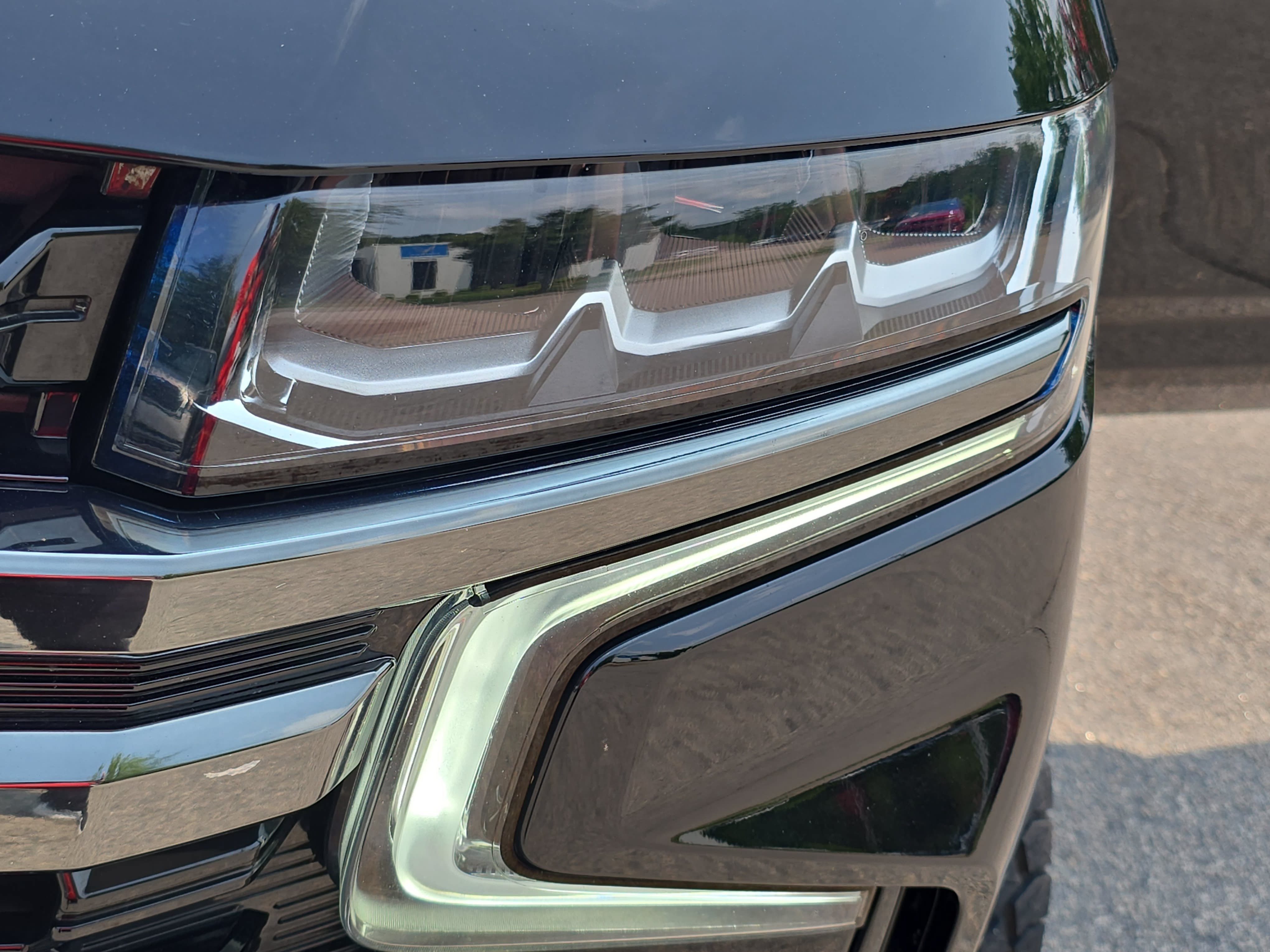 Used 2022 Chevrolet Tahoe Z71 w/ Luxury Package AWD/4WD image 32
