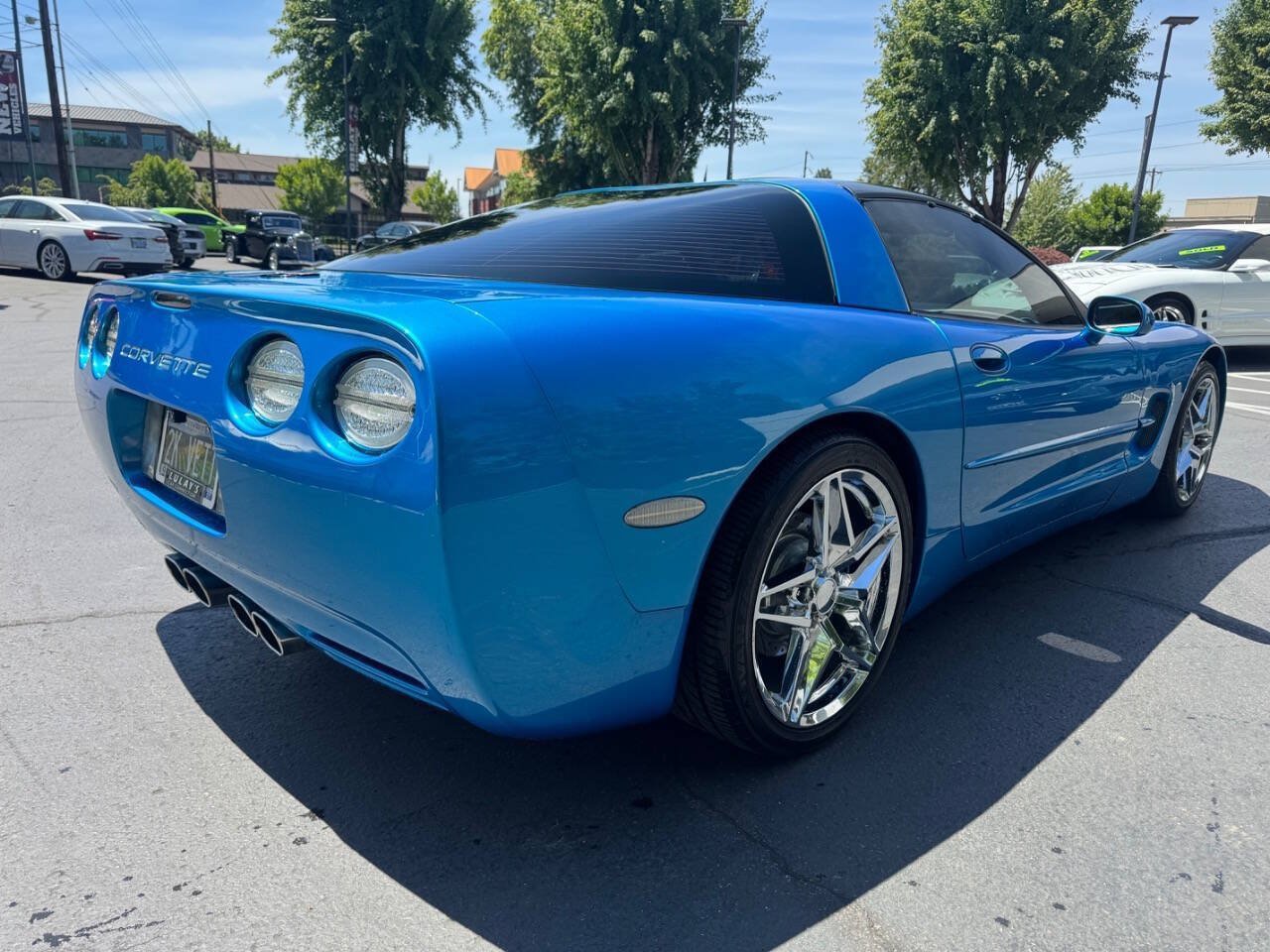 Used 2000 Chevrolet Corvette Coupe w/ Performance Handling Pkg RWD image 5