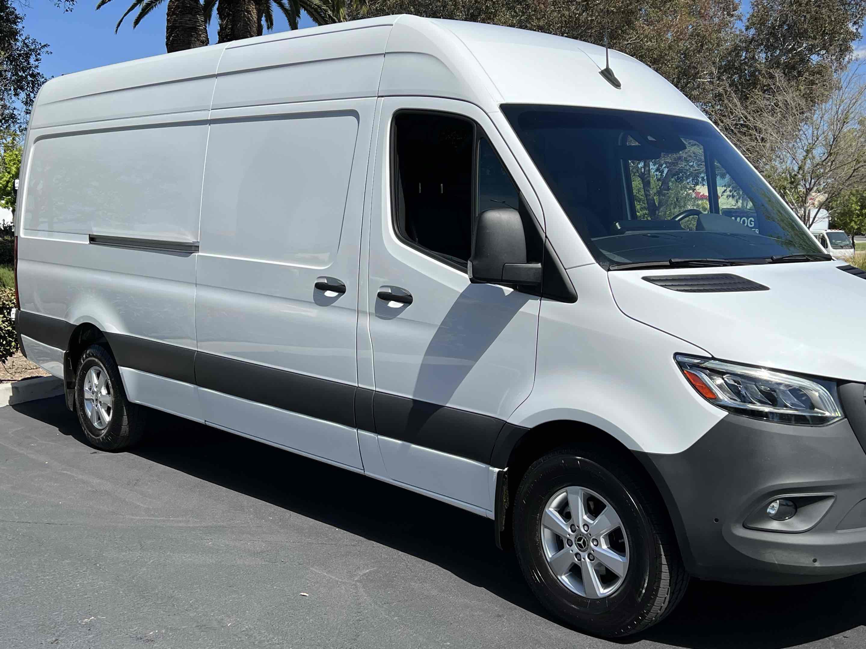 Used 2024 Mercedes-Benz Sprinter 2500 image 35