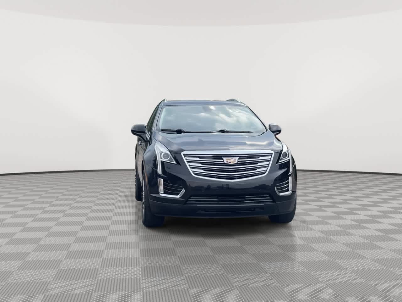 Used 2018 Cadillac XT5 Luxury w/ Driver Awareness Package AWD/4WD image 3