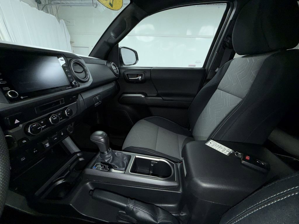 Used 2022 Toyota Tacoma TRD Off-Road w/ Technology Package image 21