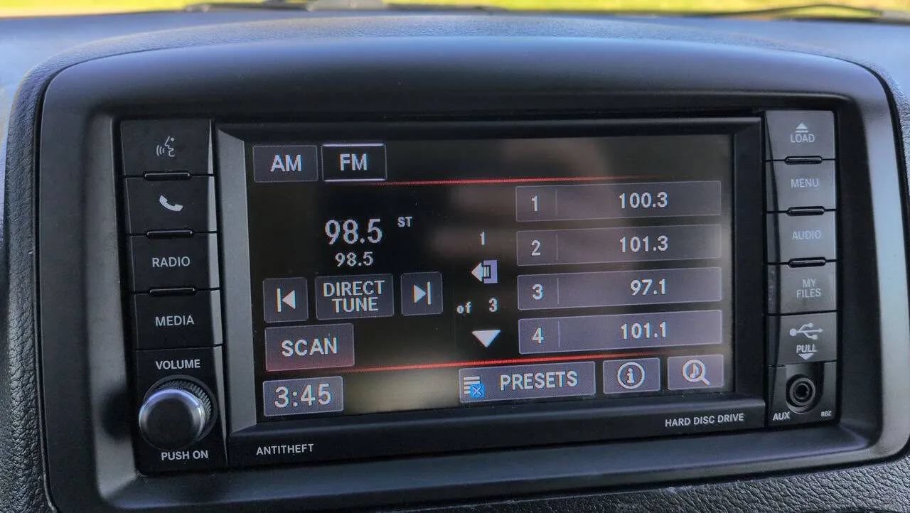 Used 2018 Dodge Grand Caravan SE FWD image 15